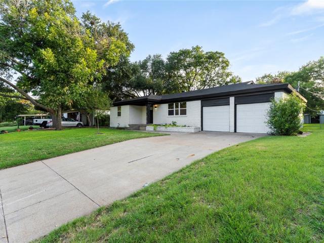 House for sale in Benbrook, Texas