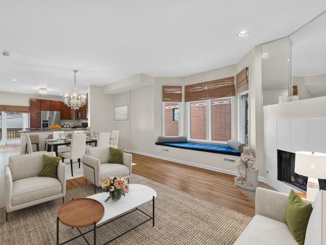 Townhouse for sale in Oak Park, Illinois