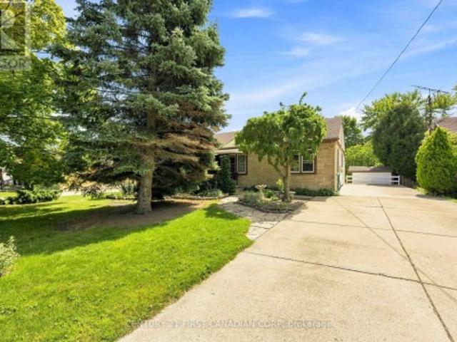 House for sale in Brights Grove, Ontario