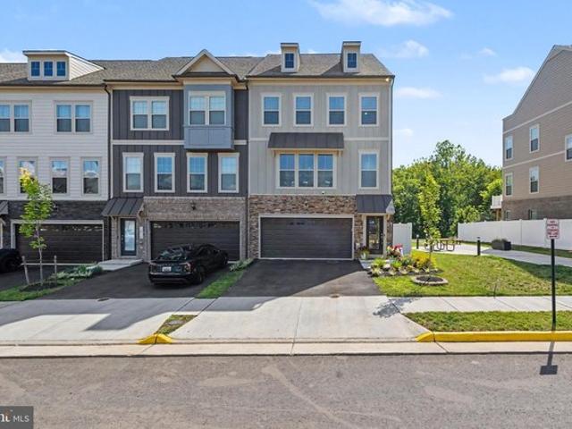 Townhouse for sale in Virginia