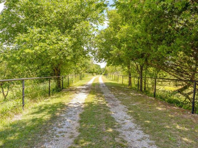 House for sale in Sunset, Texas