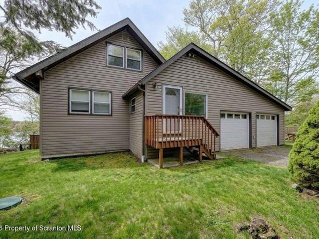 House for sale in Newfoundland, Pennsylvania