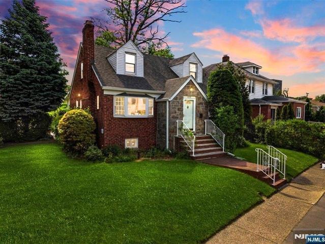 House for sale in Fort Lee, New Jersey