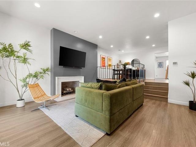 Townhouse for sale in Long Beach, California