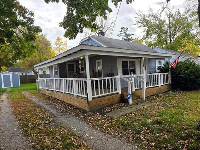 House for sale in Flint, Genesee County
