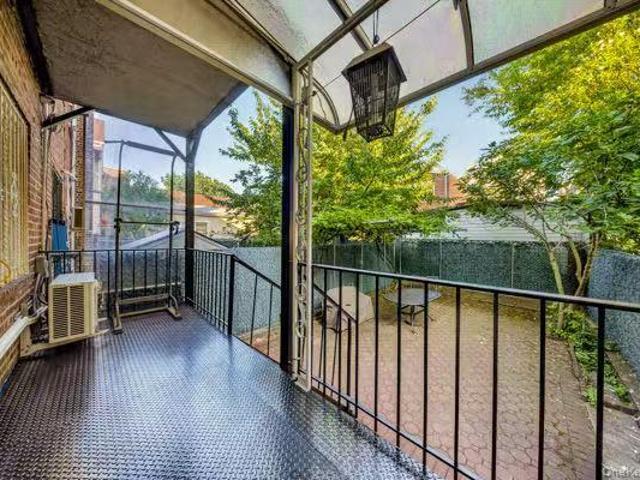 House for sale in Queens, Arverne