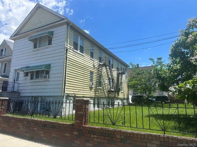 House for sale in Queens, Arverne