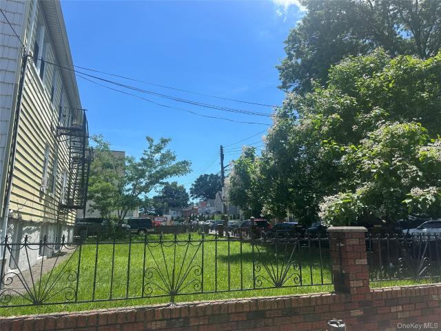 House for sale in Queens, Arverne