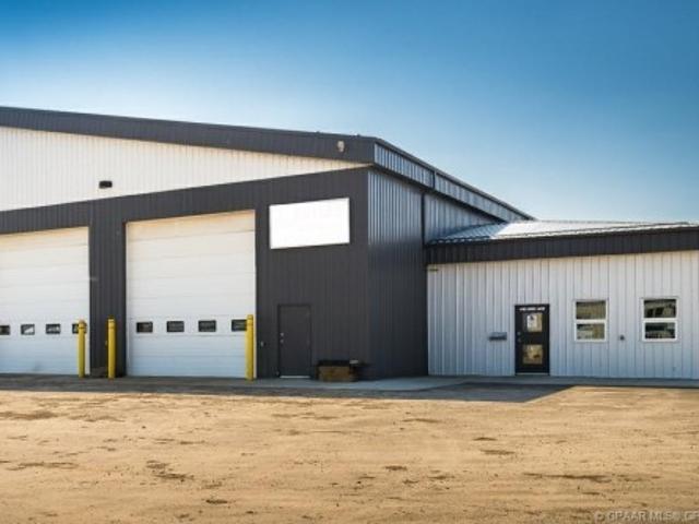 Commercial for rent in Woking, Alberta