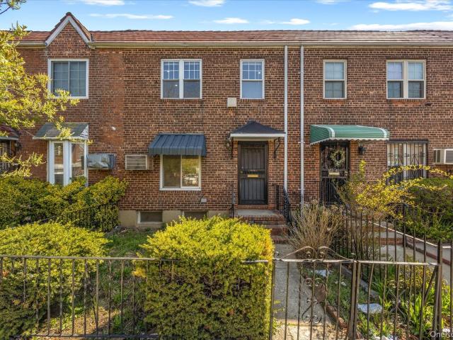 House for sale in Queens, Arverne