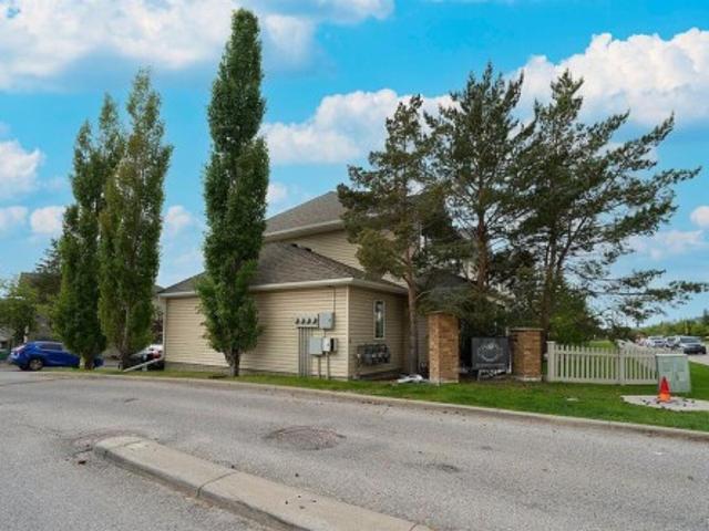 Townhouse for sale in Northwest, Alberta