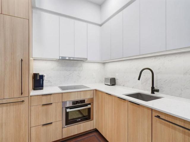 Condo for rent in Surrey