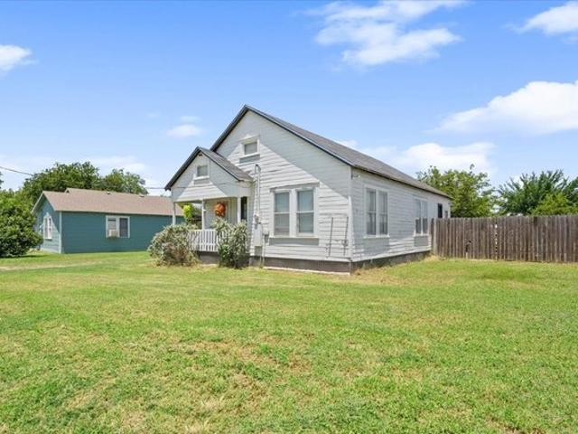 House for sale in Riesel, Texas