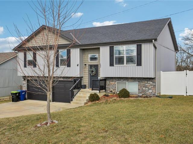 House for sale in Knob Noster, Missouri