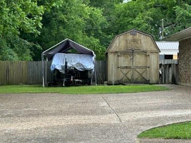 House for sale in De Kalb, Texas