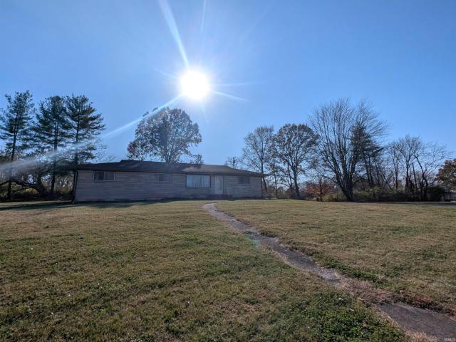 House for sale in Loogootee, Indiana