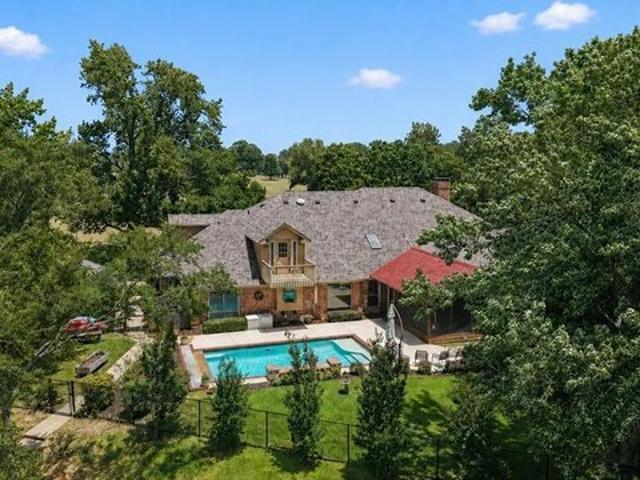 House for sale in Henderson, Texas
