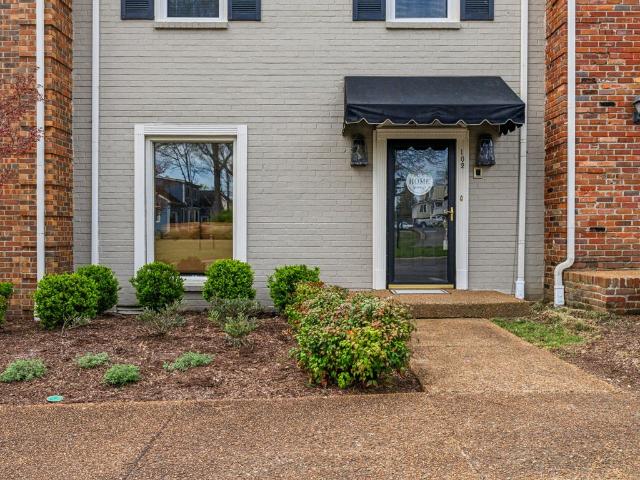 Townhouse for sale in Brentwood