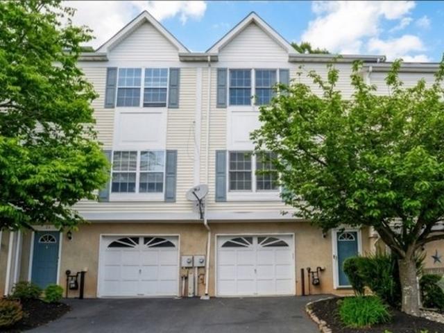 Townhouse for sale in Flemington, New Jersey