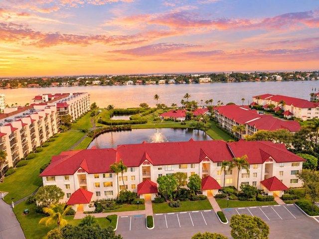 Condo for sale in Hypoluxo, Palm Beach County