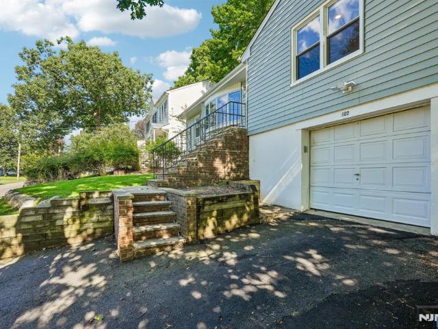 House for sale in Oakland, New Jersey