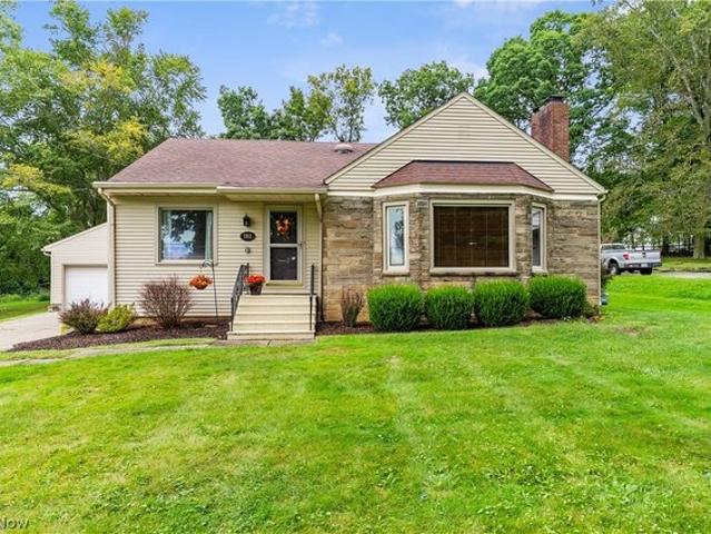 House for sale in Hilltop Corner Condominiums, Canfield