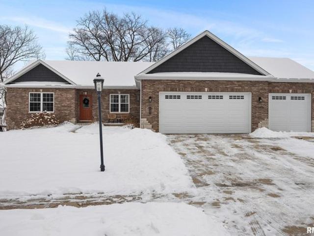House for sale in Washington, Illinois