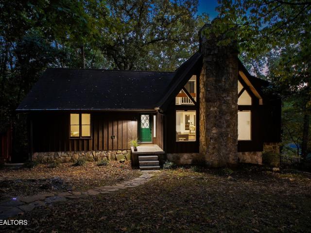 House for sale in Lake Hills, Oak Ridge
