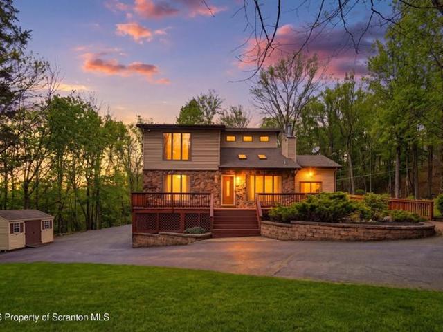 House for sale in Canadensis, Pennsylvania