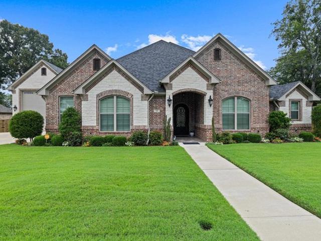 House for sale in Henderson, Texas