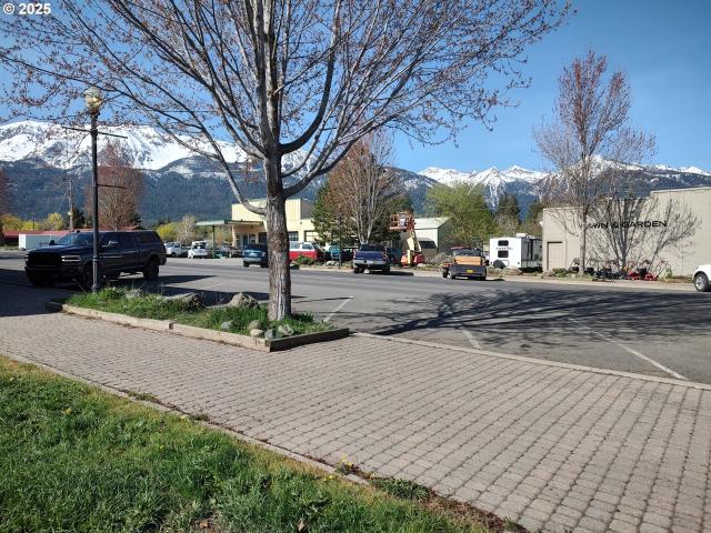 Commercial for sale in Oregonia