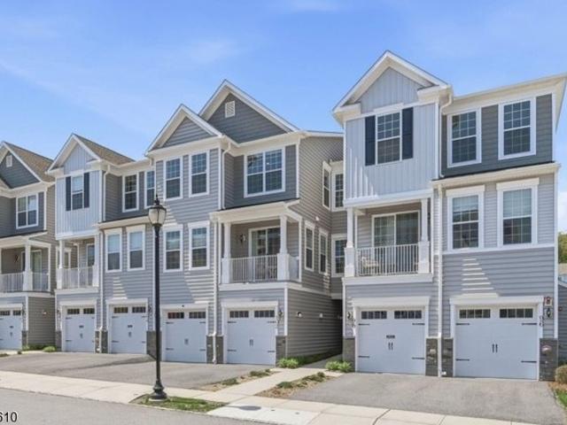 Townhouse for sale in Cedar Grove, New Jersey