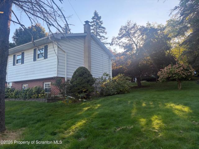 House for sale in East Mountain, Scranton