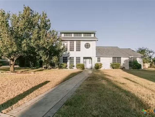House for sale in Victoria