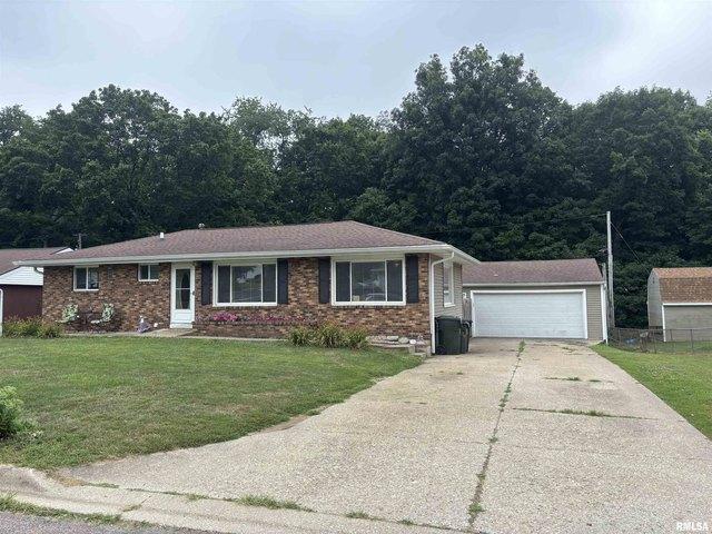 House for sale in Washington, Illinois
