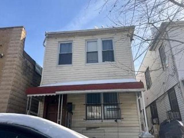 House for sale in Queens, Arverne