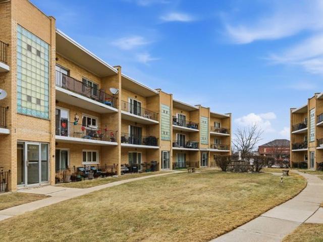 Condo for sale in Oak Lawn, Illinois