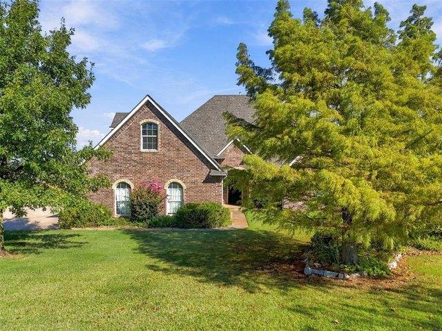 House for sale in Yukon, Canadian County