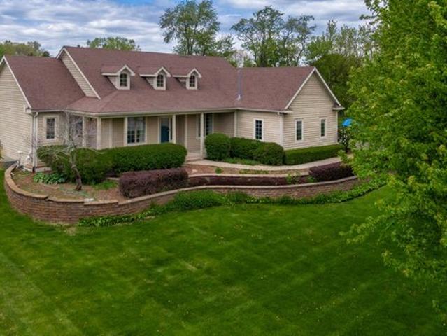 House for sale in Mchenry, Illinois
