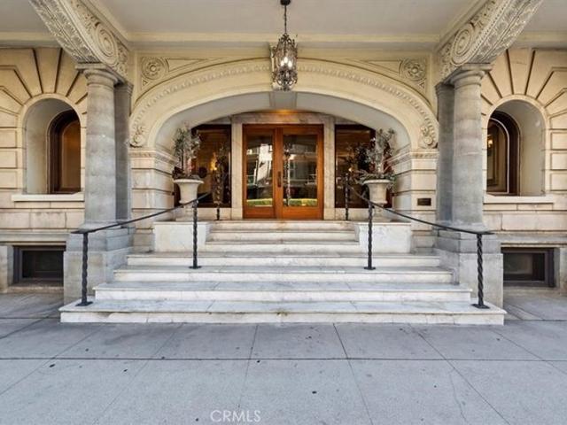 Condo for sale in Long Beach, California