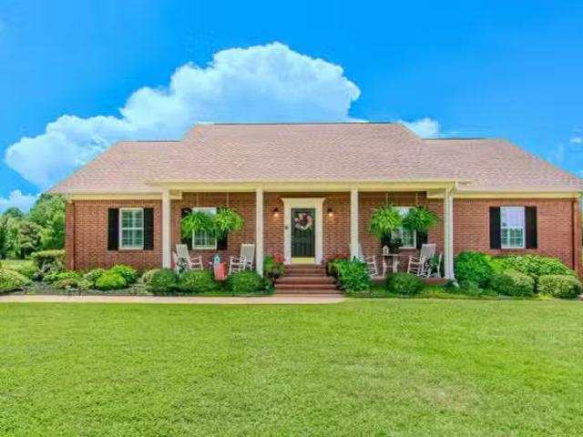 House for rent in Benton