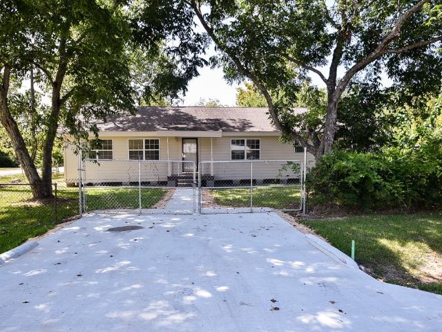 House for sale in Bacliff, Texas