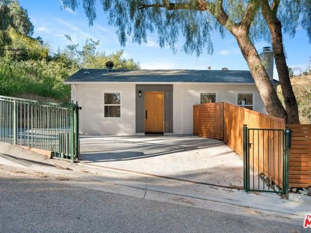 Townhouse for rent in Canoga Park, California