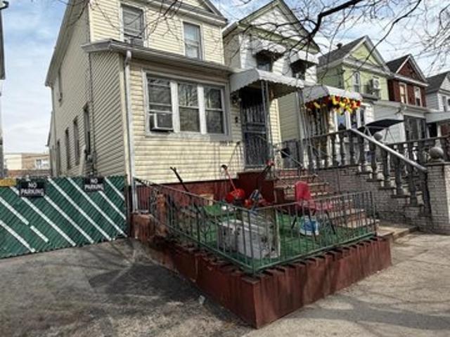 House for sale in Ozone Park, New York