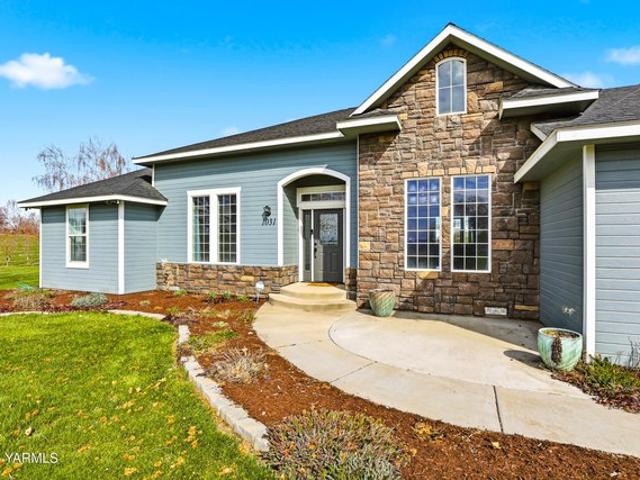 House for sale in Zillah, Washington