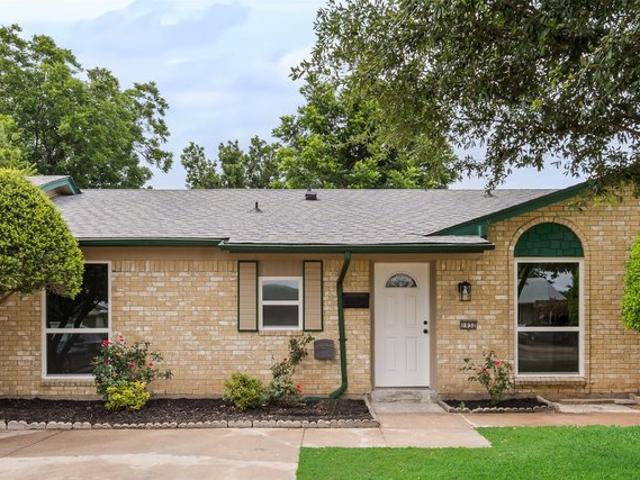 Townhouse for sale in Arlington, Texas