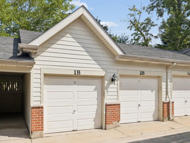 Condo for sale in Glen Ellyn, Illinois
