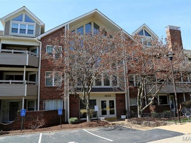 Condo for sale in Creve Coeur, Missouri