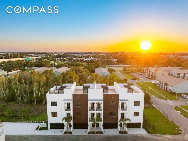 Townhouse for sale in Saint Petersburg