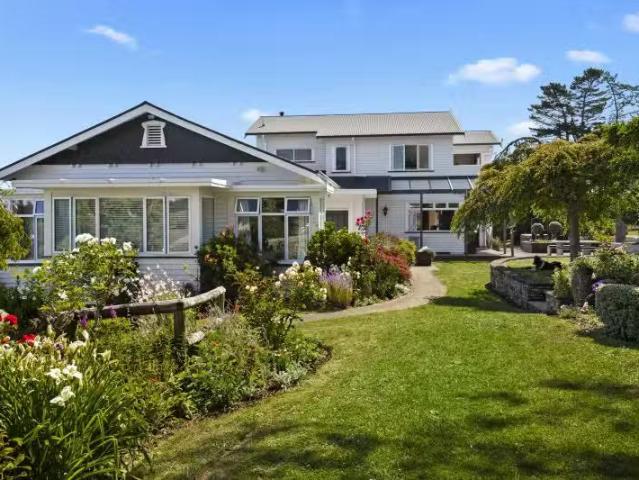 House for sale in Awhitu